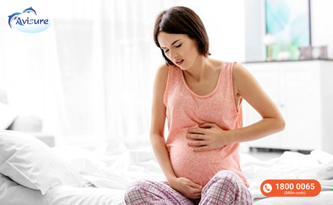 đau bụng dưới kèm ra máu có thể là dấu hiệu bị sẩy thai