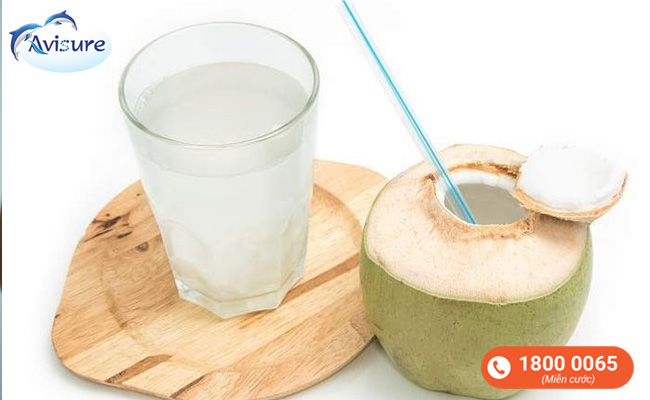 Dọa sinh non có nên uống nước dừa không?